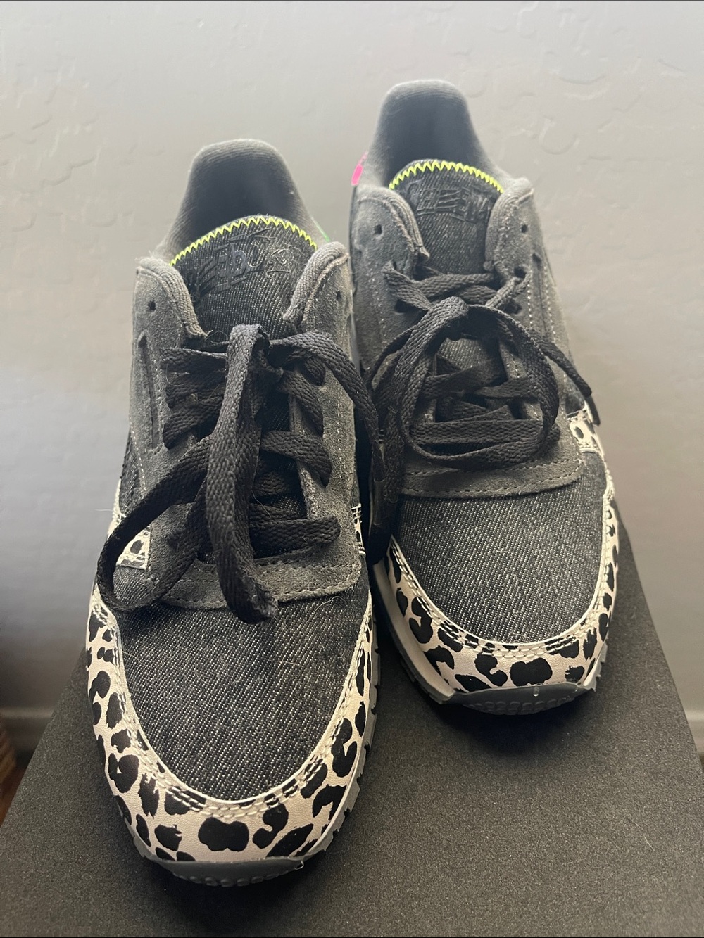 Reebok woman’s  Black Leopard Cheetah Print Athletic Sneakers with Neon Accent